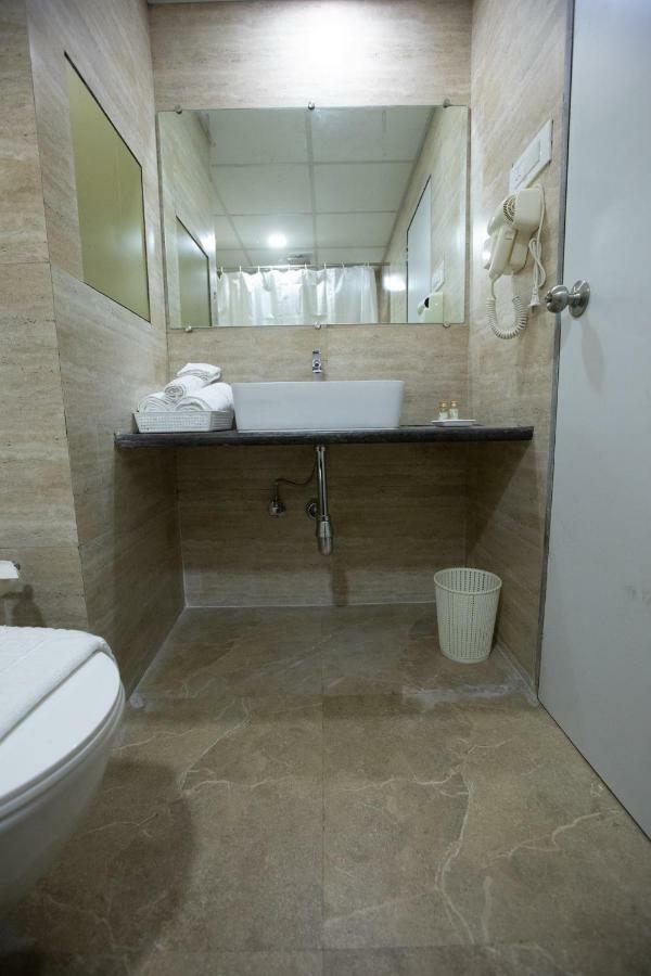 Hotel Grace Galaxy Mumbai Kültér fotó
